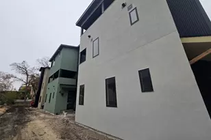 2818 E 22nd St, Austin, TX 78722 - Photo 16