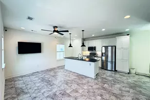 2716 Halcyon Dr, Austin, TX 78702 - Photo 6