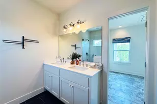 2716 Halcyon Dr, Austin, TX 78702 - Photo 10