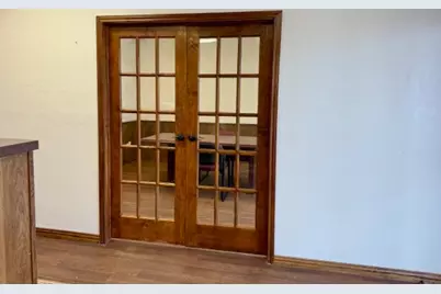 212 S Houston Avenue, Cameron, TX 76520 - Photo 4