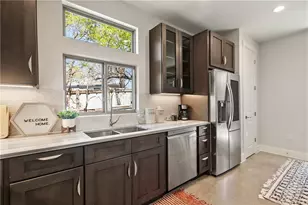 2702 Crest Ave, Austin, TX 78702 - Photo 12