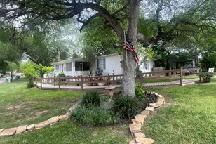 356 River Bend Dr, New Braunfels, TX 78130 - Photo 4