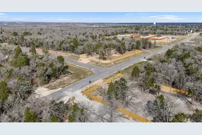 362 La Selva Drive, Elgin, TX 78621 - Photo 2