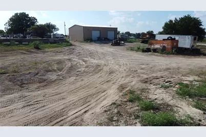 1951 South Magnolia, Luling, TX 78648 - Photo 22