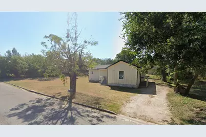 904 Austin Street E, Luling, TX 78648 - Photo 1