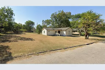 904 Austin Street E, Luling, TX 78648 - Photo 2