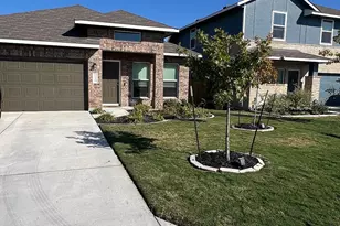 640 The Ugly Wy, Jarrell, TX 76537 - Photo 2