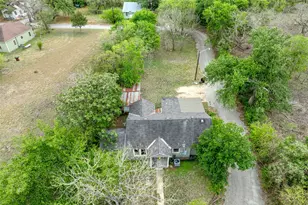 1006 Proctor St, Lockhart, TX 78644 - Photo 2