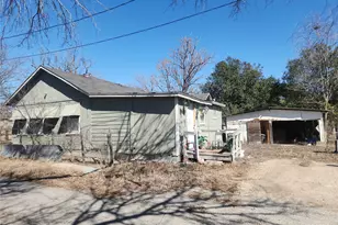 1006 Proctor St, Lockhart, TX 78644 - Photo 4