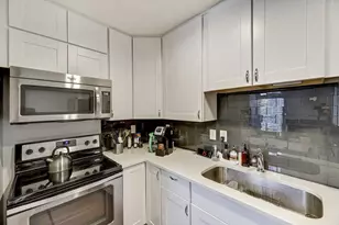 935 La Posada Dr, Austin, TX 78752 - Photo 10