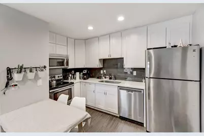 935 La Posada Drive #213, Austin, TX 78752 - Photo 8