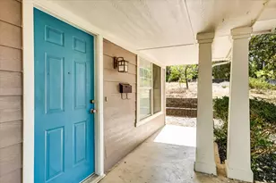 1193 Curve St, Austin, TX 78702 - Photo 2
