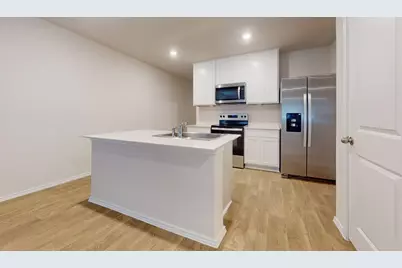 914 Indian Way, Seguin, TX 78155 - Photo 6