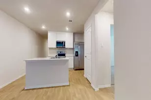 914 Indian Wy, Seguin, TX 78155 - Photo 2