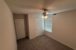 914 Indian Wy, Seguin, TX 78155 - Photo 12