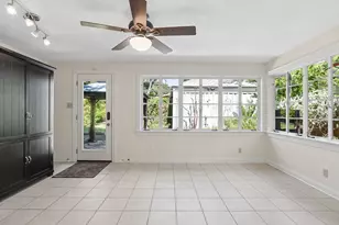 702 E 45th 1/2 St, Austin, TX 78751 - Photo 8