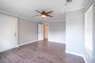 2100 E 2nd St, Austin, TX 78702 - Photo 16
