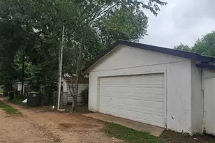 804 Hudgins St, Smithville, TX 78957 - Photo 12