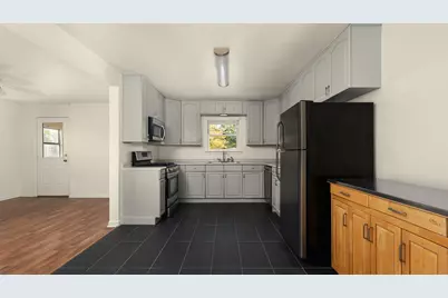 206 E Skyview Road, Austin, TX 78752 - Photo 12