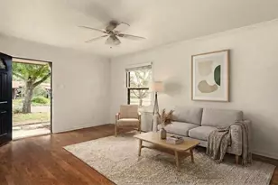 206 E Skyview Rd, Austin, TX 78752 - Photo 2