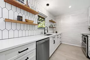 2609 Berkett Dr, Austin, TX 78745 - Photo 10