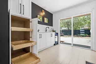 2609 Berkett Dr, Austin, TX 78745 - Photo 14