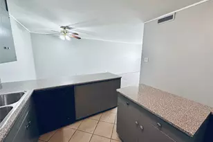 601 W 11th St, Austin, TX 78701 - Photo 4