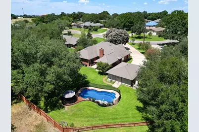 170 Oak Creek Circle, Luling, TX 78648 - Photo 6