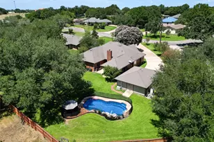 170 Oak Creek Cir, Luling, TX 78648 - Photo 6