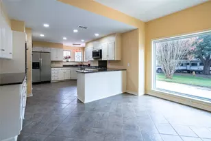 170 Oak Creek Cir, Luling, TX 78648 - Photo 12