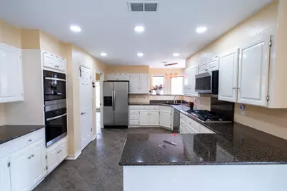 170 Oak Creek Circle, Luling, TX 78648 - Photo 14