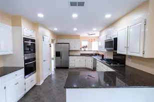 170 Oak Creek Cir, Luling, TX 78648 - Photo 14