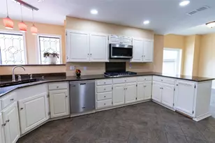 170 Oak Creek Cir, Luling, TX 78648 - Photo 16