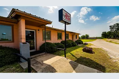 109 E 2nd Street, Rockdale, TX 76567 - Photo 2