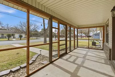 811 Nixon Street, Lockhart, TX 78644 - Photo 2