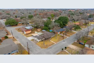 811 Nixon Street, Lockhart, TX 78644 - Photo 34