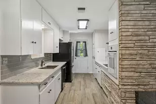 811 Nixon St, Lockhart, TX 78644 - Photo 8