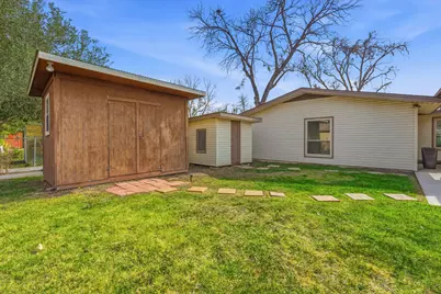 811 Nixon Street, Lockhart, TX 78644 - Photo 28
