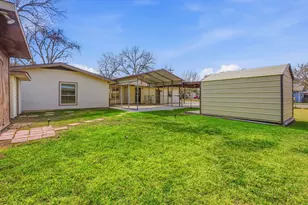 811 Nixon St, Lockhart, TX 78644 - Photo 28