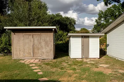 811 Nixon Street, Lockhart, TX 78644 - Photo 34