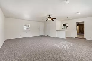 811 Nixon St, Lockhart, TX 78644 - Photo 10