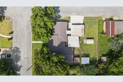 811 Nixon Street, Lockhart, TX 78644 - Photo 30