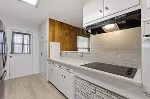 811 Nixon St, Lockhart, TX 78644 - Photo 8