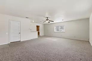 811 Nixon St, Lockhart, TX 78644 - Photo 16