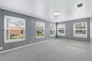 811 Nixon St, Lockhart, TX 78644 - Photo 16