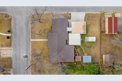 811 Nixon Street, Lockhart, TX 78644 - Photo 32