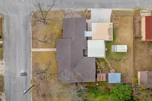 811 Nixon St, Lockhart, TX 78644 - Photo 32