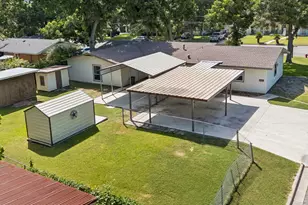 811 Nixon St, Lockhart, TX 78644 - Photo 34