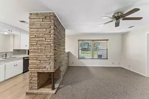 811 Nixon St, Lockhart, TX 78644 - Photo 6