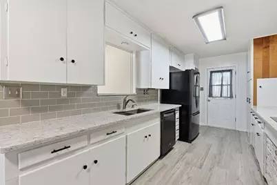 811 Nixon Street, Lockhart, TX 78644 - Photo 6